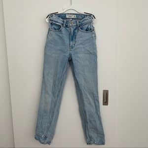 A&F Curve Love 90’s Straight Ultra High Rise Jean